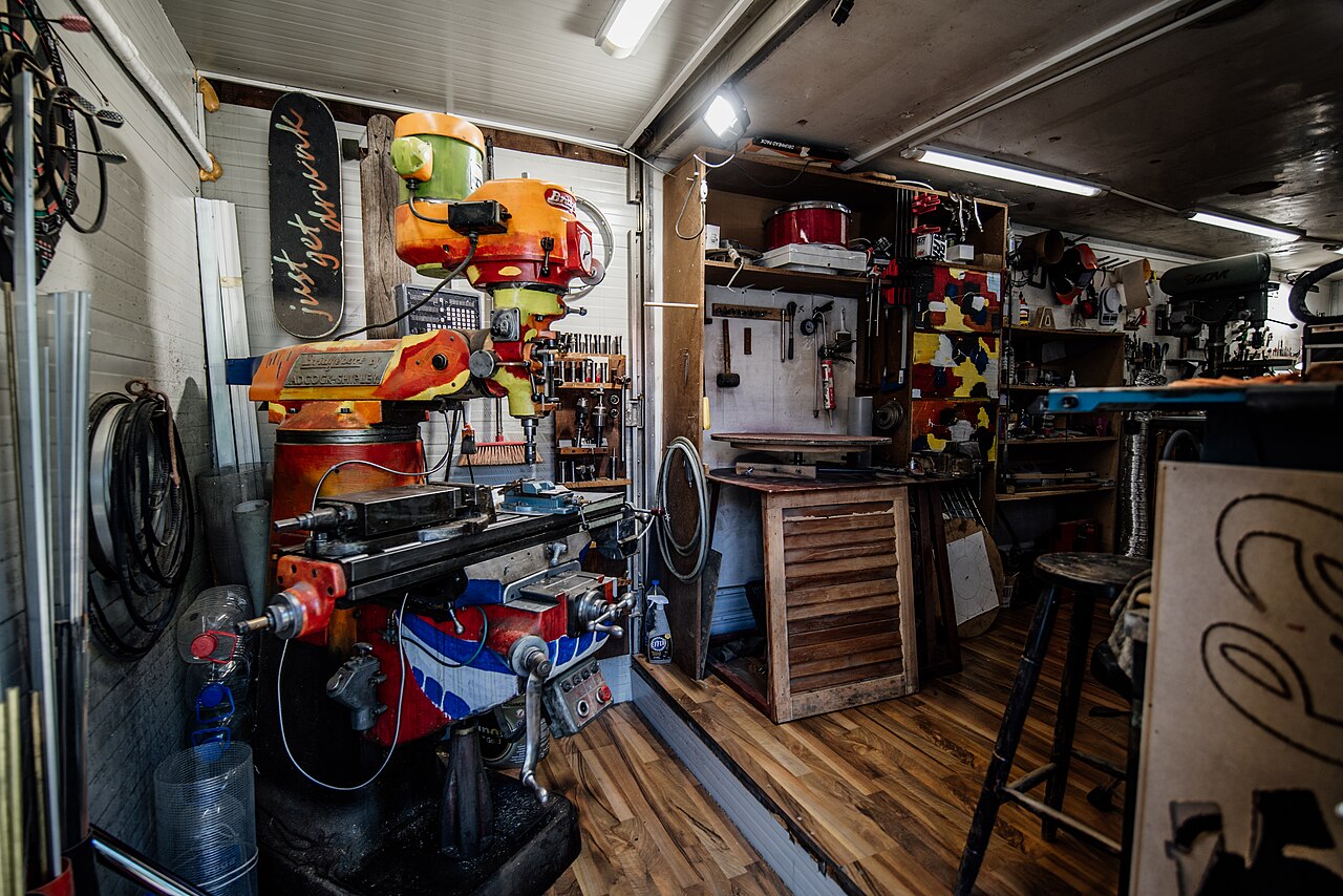 File:Tools in the workshop.jpg
